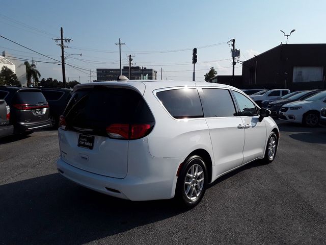 2023 Chrysler Voyager LX