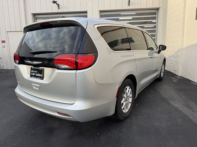 2023 Chrysler Voyager LX