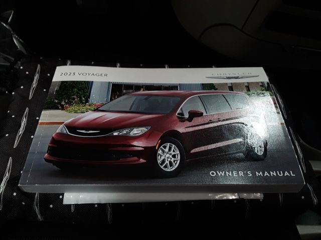 2023 Chrysler Voyager LX