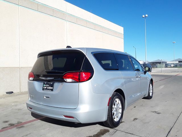 2023 Chrysler Voyager LX