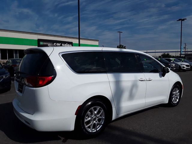 2023 Chrysler Voyager LX