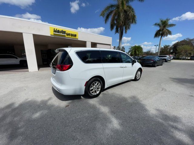 2023 Chrysler Voyager LX