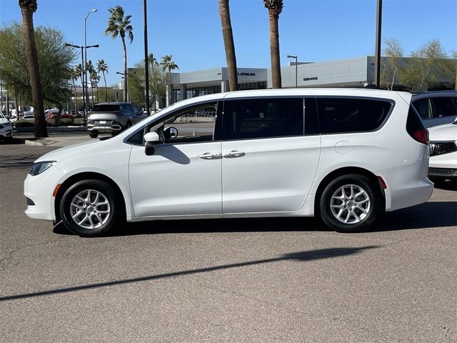 2023 Chrysler Voyager LX