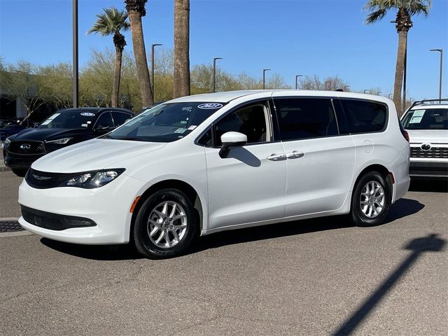 2023 Chrysler Voyager LX