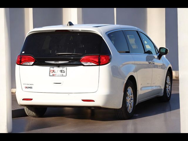 2023 Chrysler Voyager LX