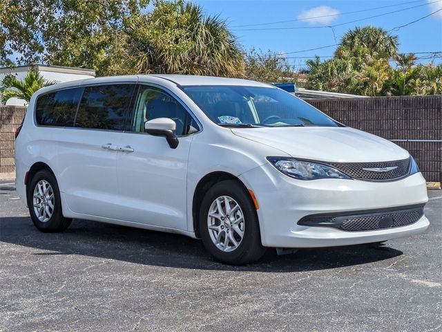 2023 Chrysler Voyager LX