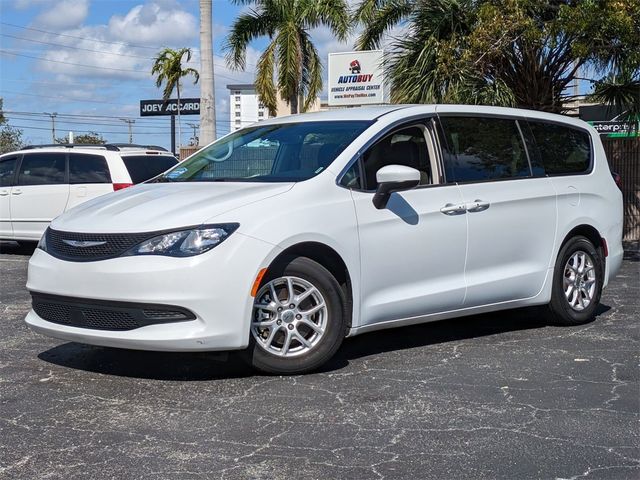 2023 Chrysler Voyager LX