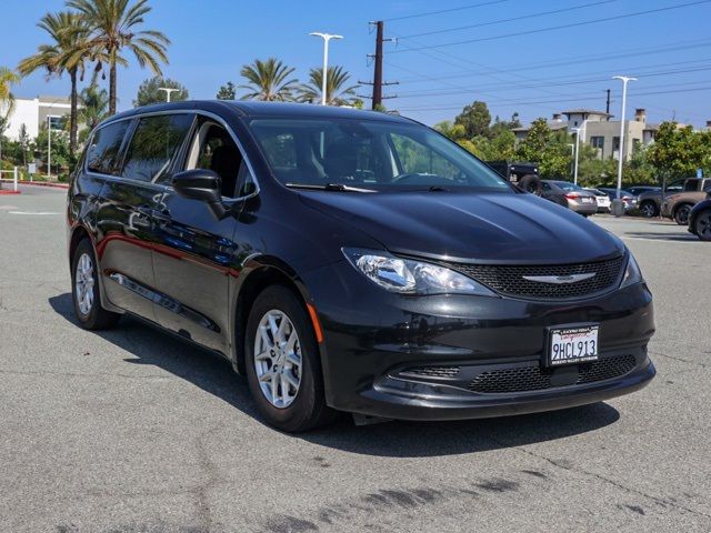 2023 Chrysler Voyager LX