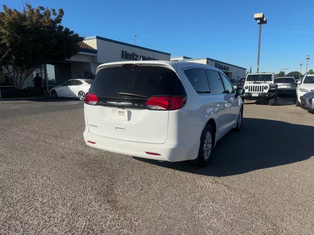 2023 Chrysler Voyager LX