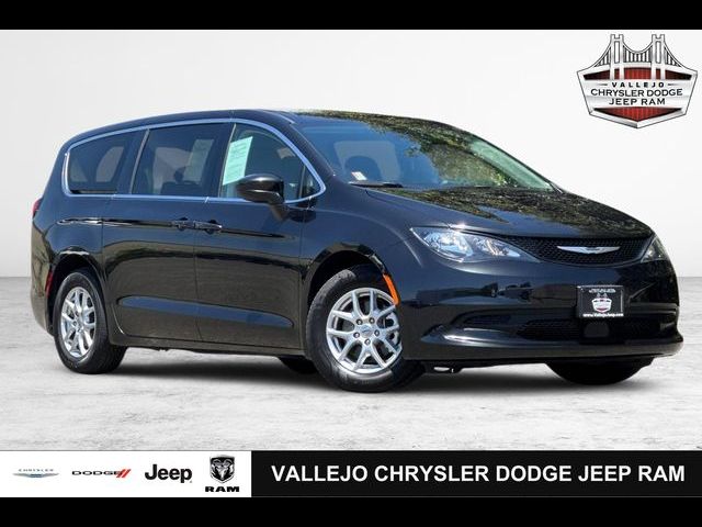 2023 Chrysler Voyager LX