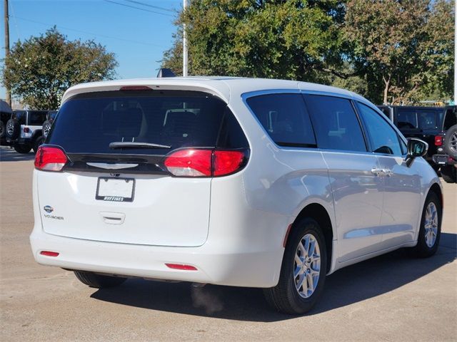 2023 Chrysler Voyager LX