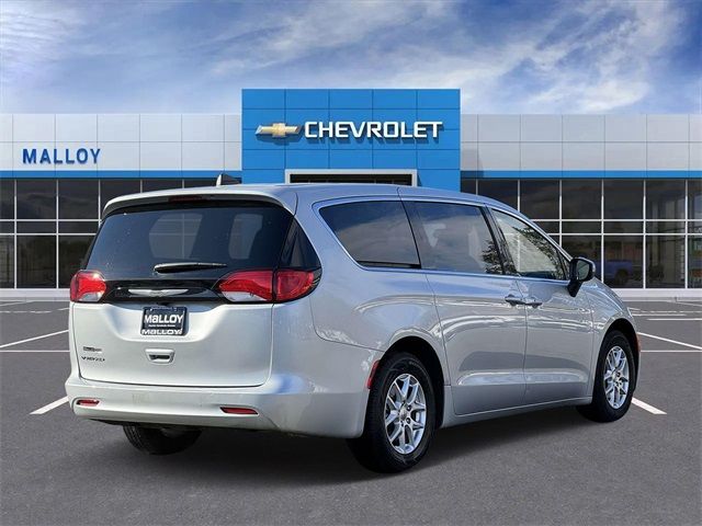 2023 Chrysler Voyager LX