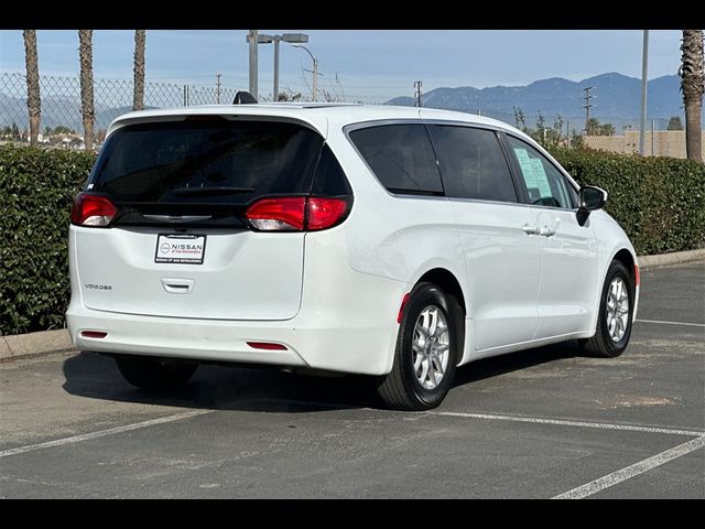 2023 Chrysler Voyager LX