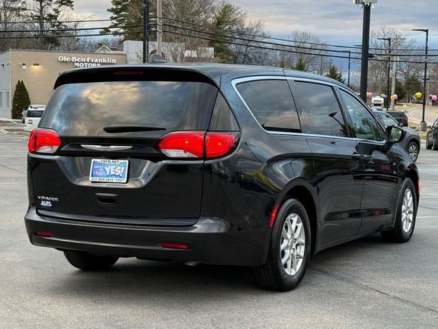 2023 Chrysler Voyager LX