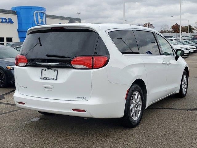 2023 Chrysler Voyager LX