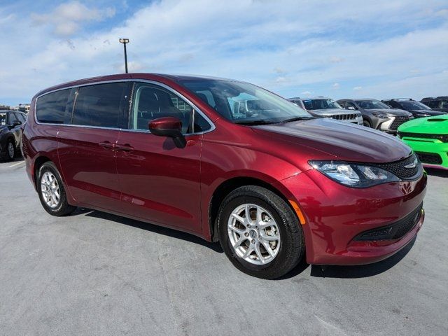 2023 Chrysler Voyager LX