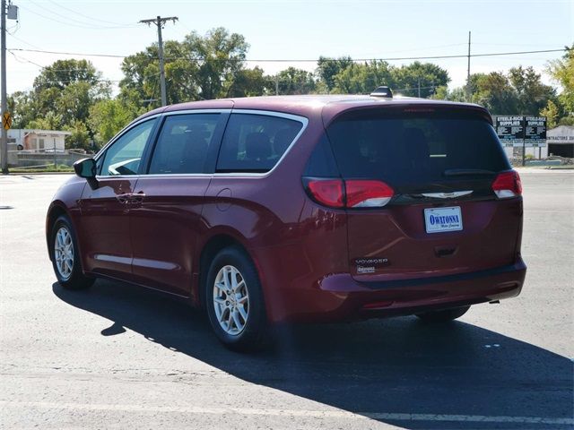 2023 Chrysler Voyager LX