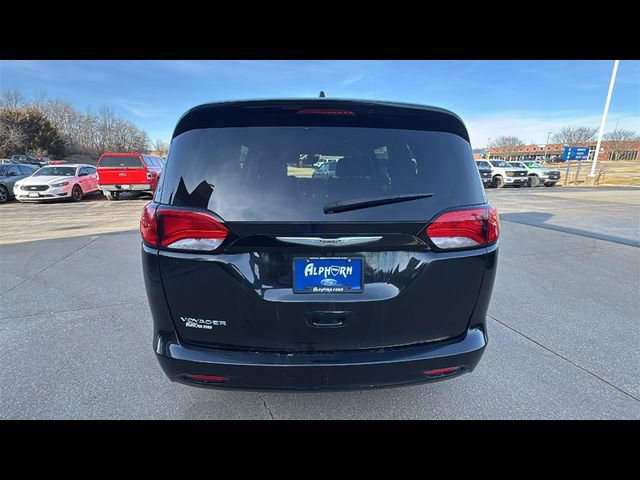 2023 Chrysler Voyager LX
