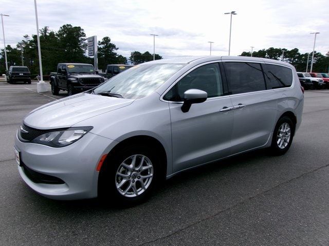 2023 Chrysler Voyager LX