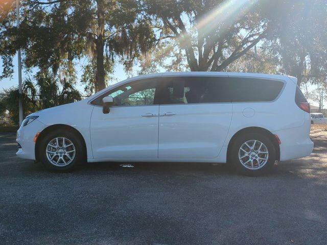 2023 Chrysler Voyager LX