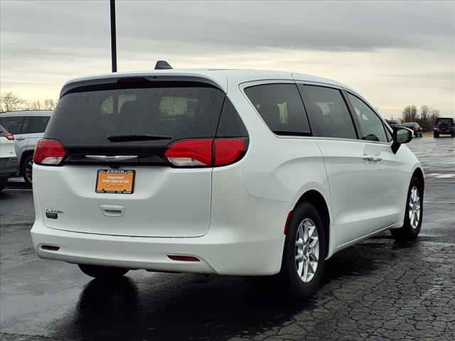 2023 Chrysler Voyager LX