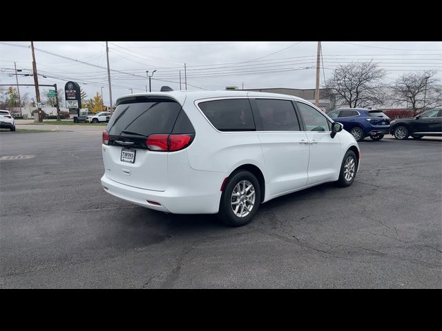 2023 Chrysler Voyager LX