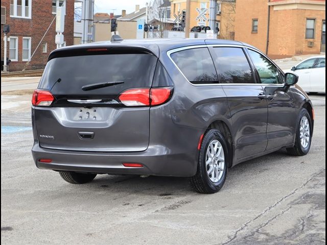 2023 Chrysler Voyager LX