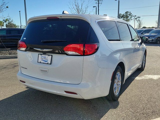 2023 Chrysler Voyager LX