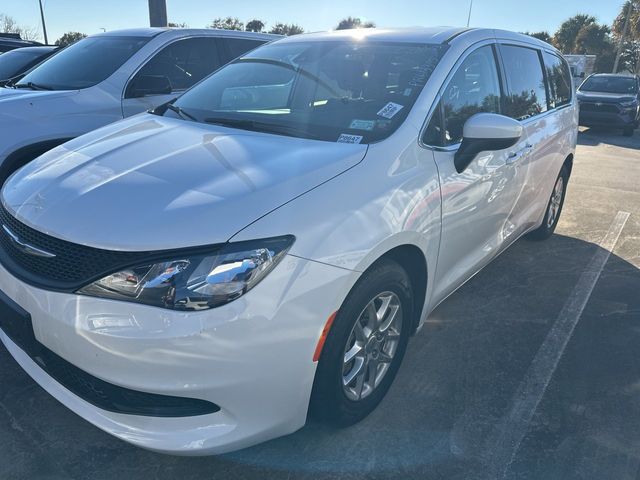 2023 Chrysler Voyager LX