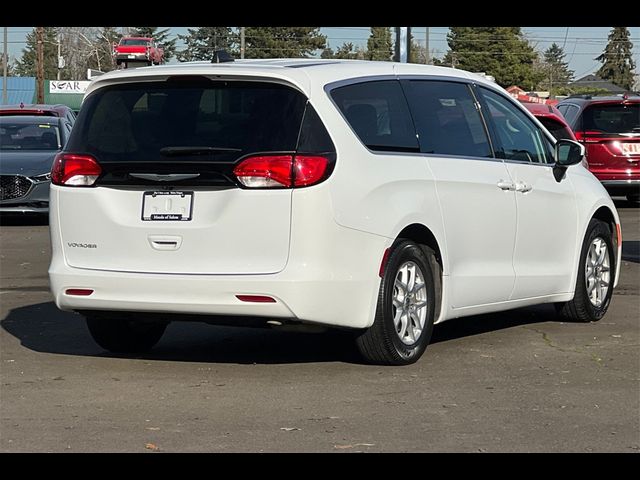 2023 Chrysler Voyager LX