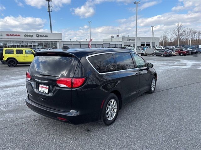 2023 Chrysler Voyager LX