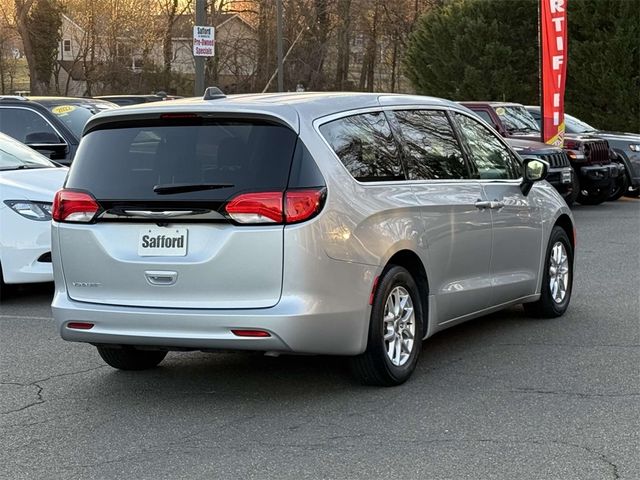 2023 Chrysler Voyager LX