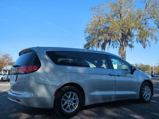 2023 Chrysler Voyager LX