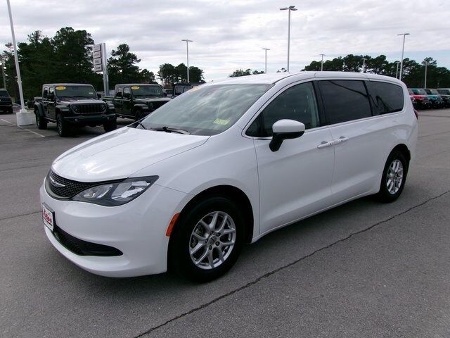 2023 Chrysler Voyager LX