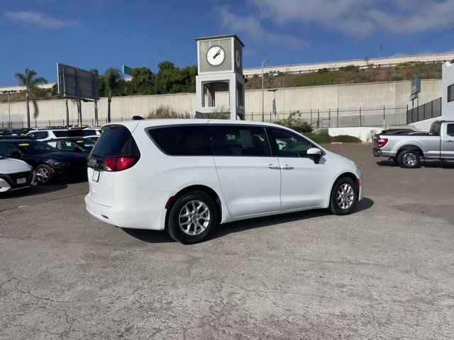 2023 Chrysler Voyager LX