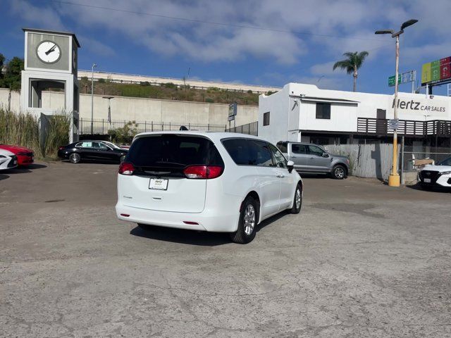 2023 Chrysler Voyager LX