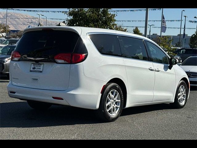 2023 Chrysler Voyager LX