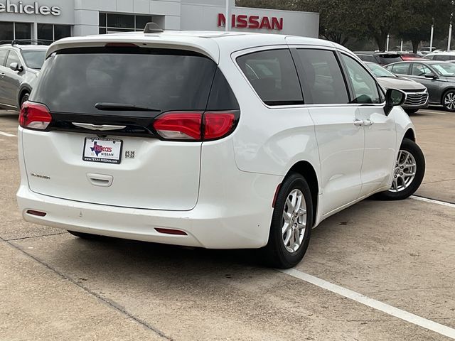 2023 Chrysler Voyager LX