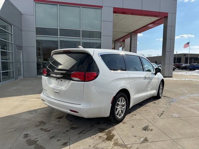 2023 Chrysler Voyager LX