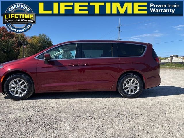 2023 Chrysler Voyager LX