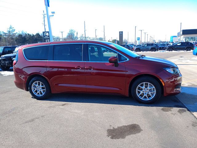 2023 Chrysler Voyager LX