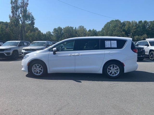 2023 Chrysler Voyager LX