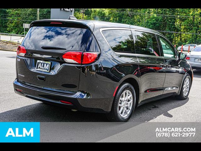 2023 Chrysler Voyager LX