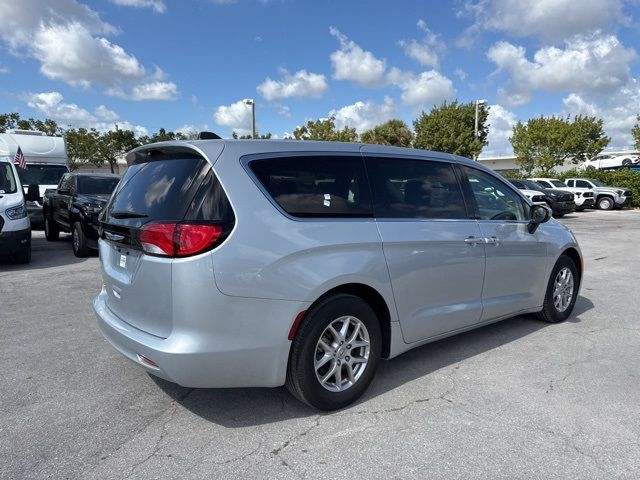 2023 Chrysler Voyager LX