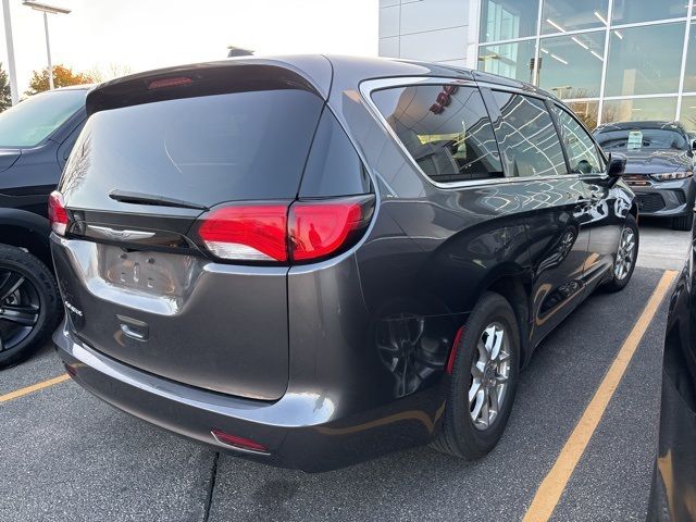 2023 Chrysler Voyager LX