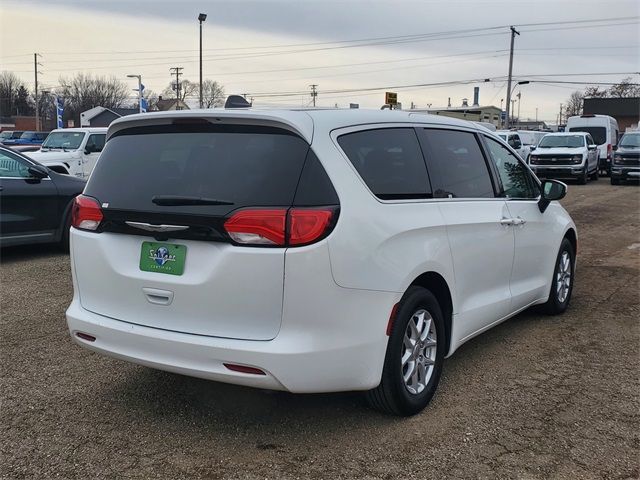 2023 Chrysler Voyager LX