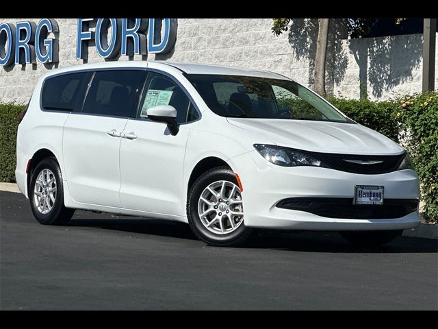 2023 Chrysler Voyager LX
