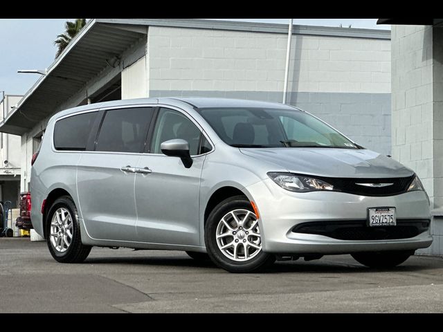 2023 Chrysler Voyager LX