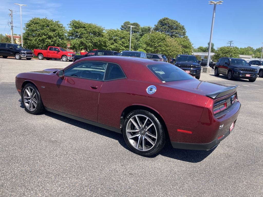 Vehicle image 7 of 28