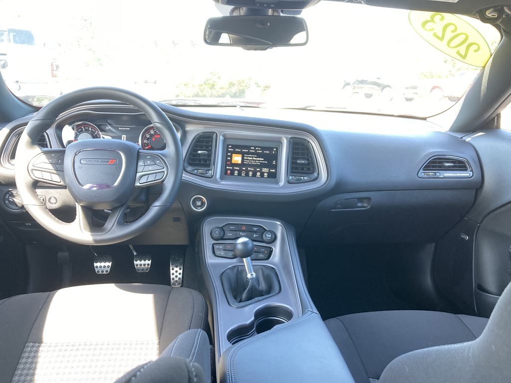 Vehicle image 13 of 28